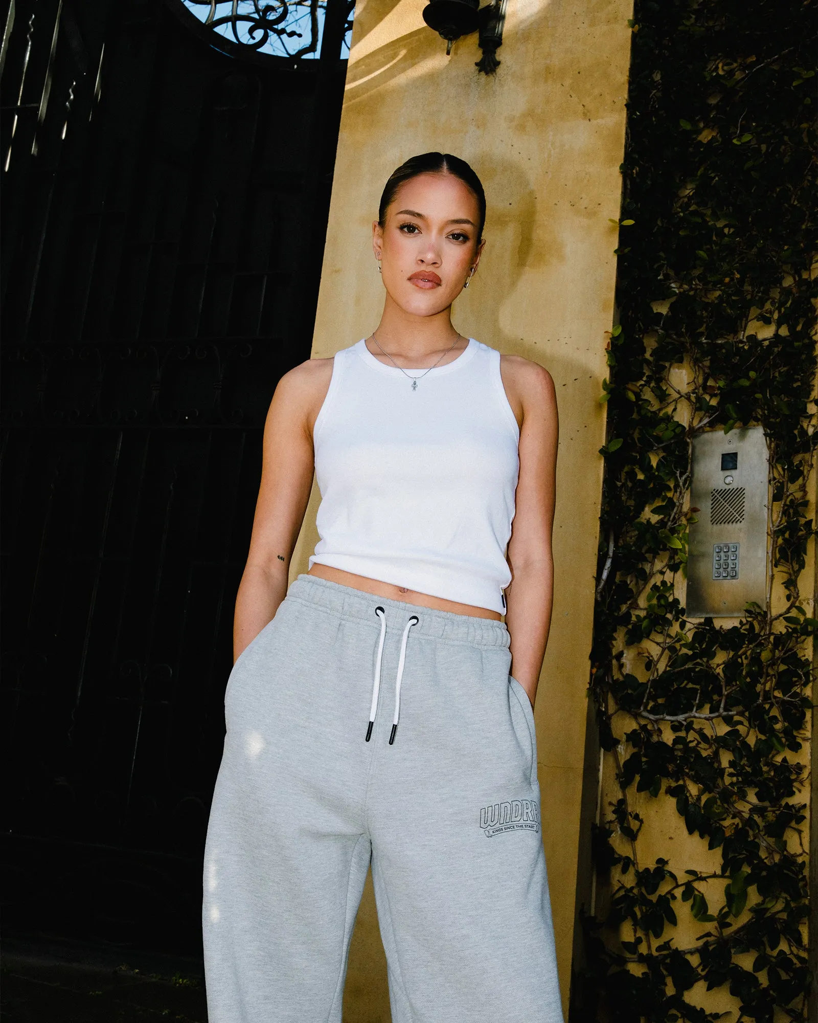 BANNER STRAIGHT TRACKPANT - GREY MARLE