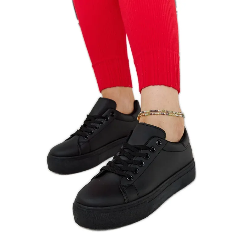 Black sneakers with a thick sole Ruta