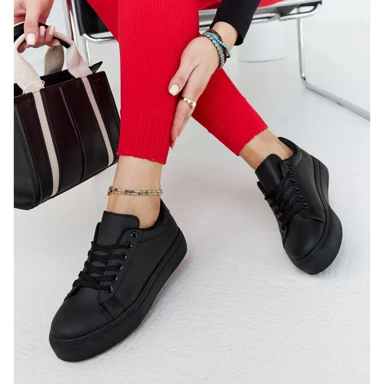 Black sneakers with a thick sole Ruta