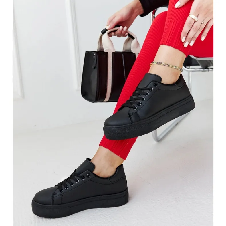 Black sneakers with a thick sole Ruta