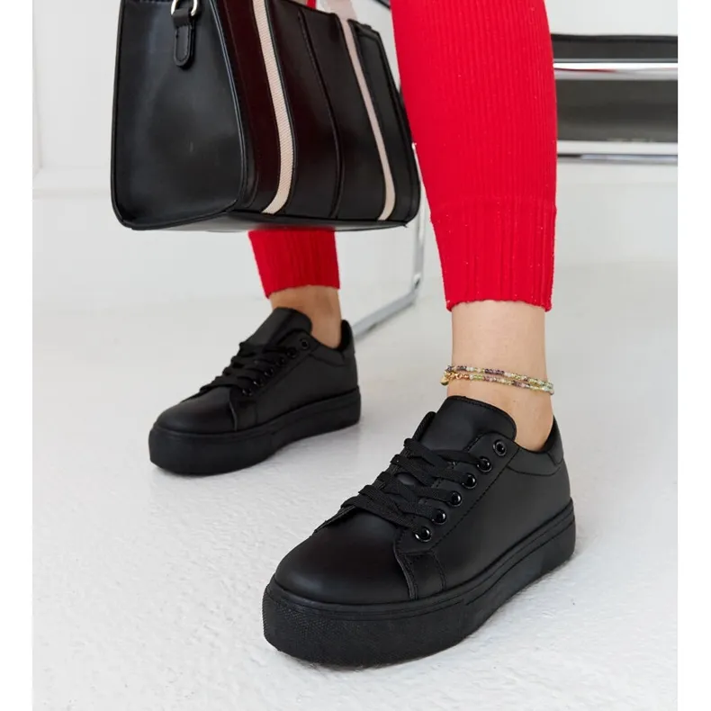 Black sneakers with a thick sole Ruta