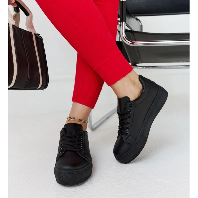 Black sneakers with a thick sole Ruta