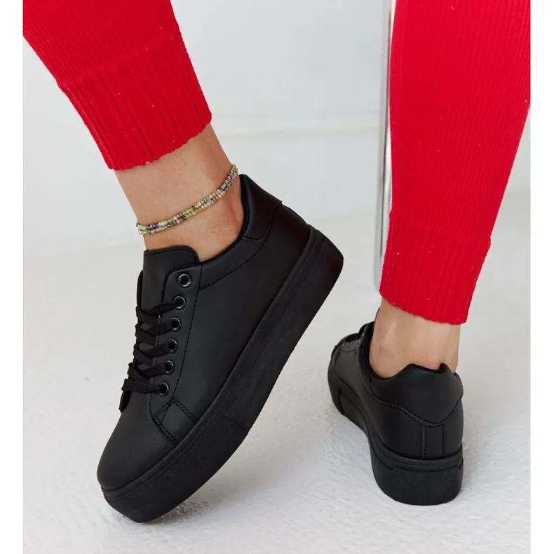 Black sneakers with a thick sole Ruta