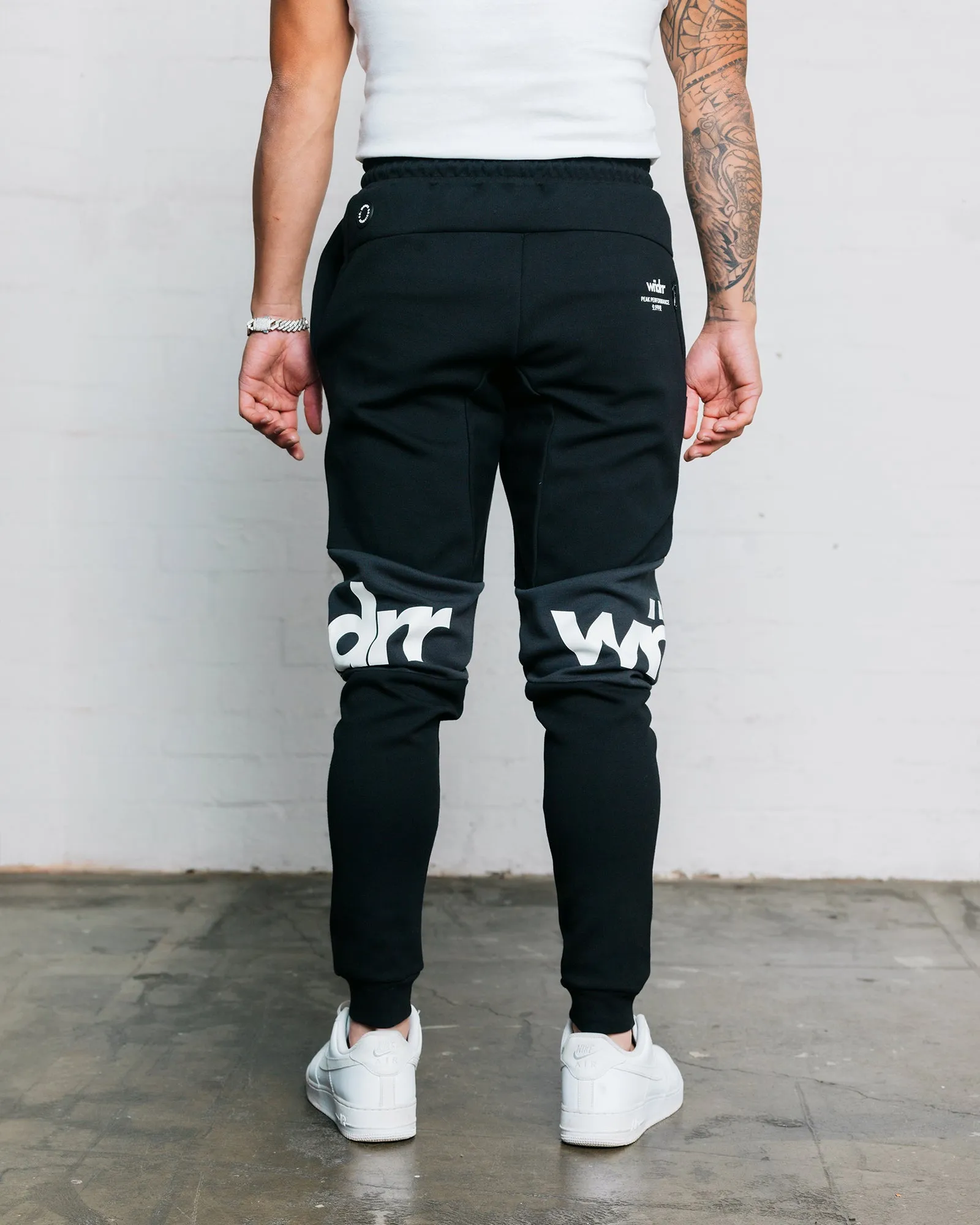 FUSION TECH TRACKPANT - BLACK