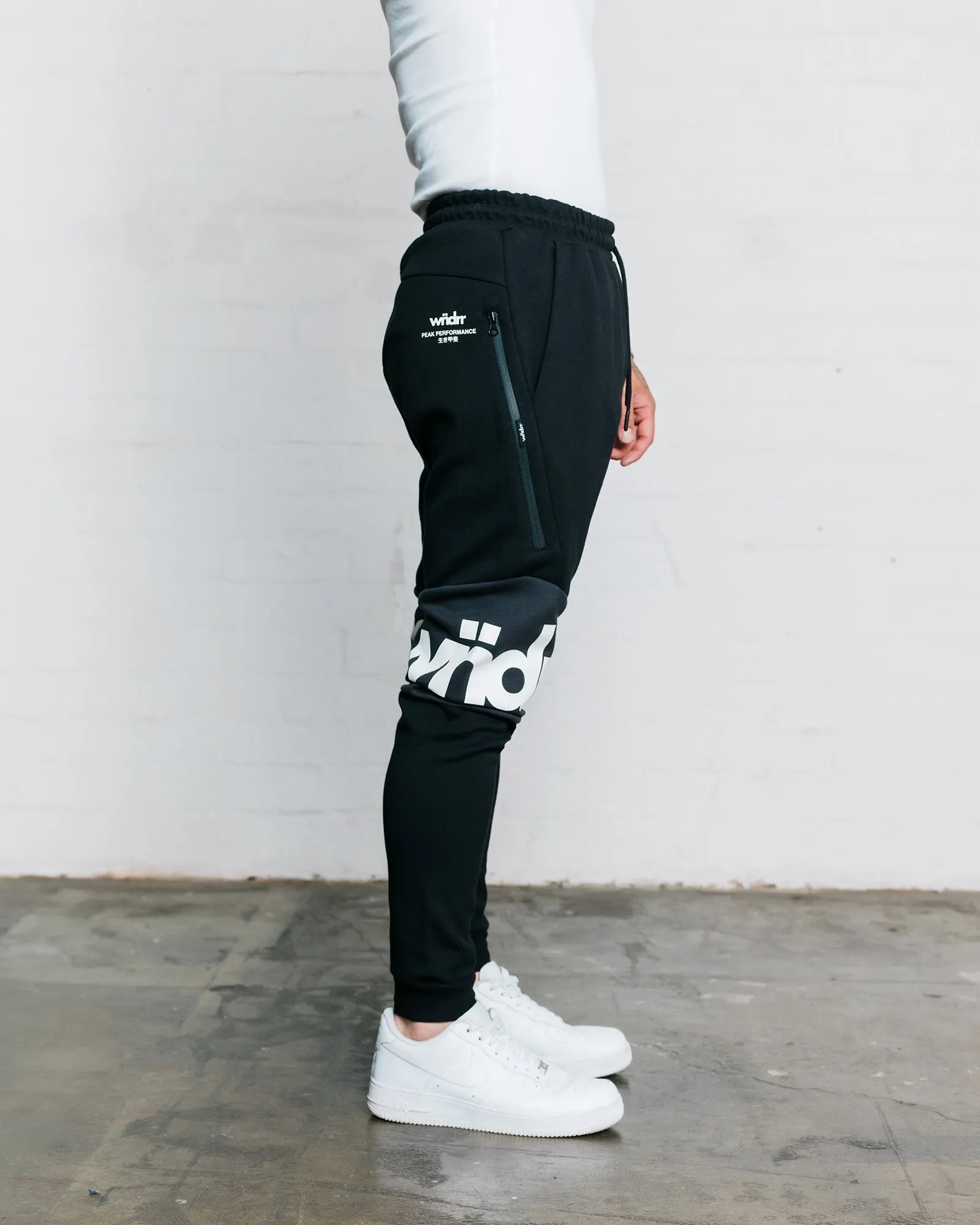 FUSION TECH TRACKPANT - BLACK