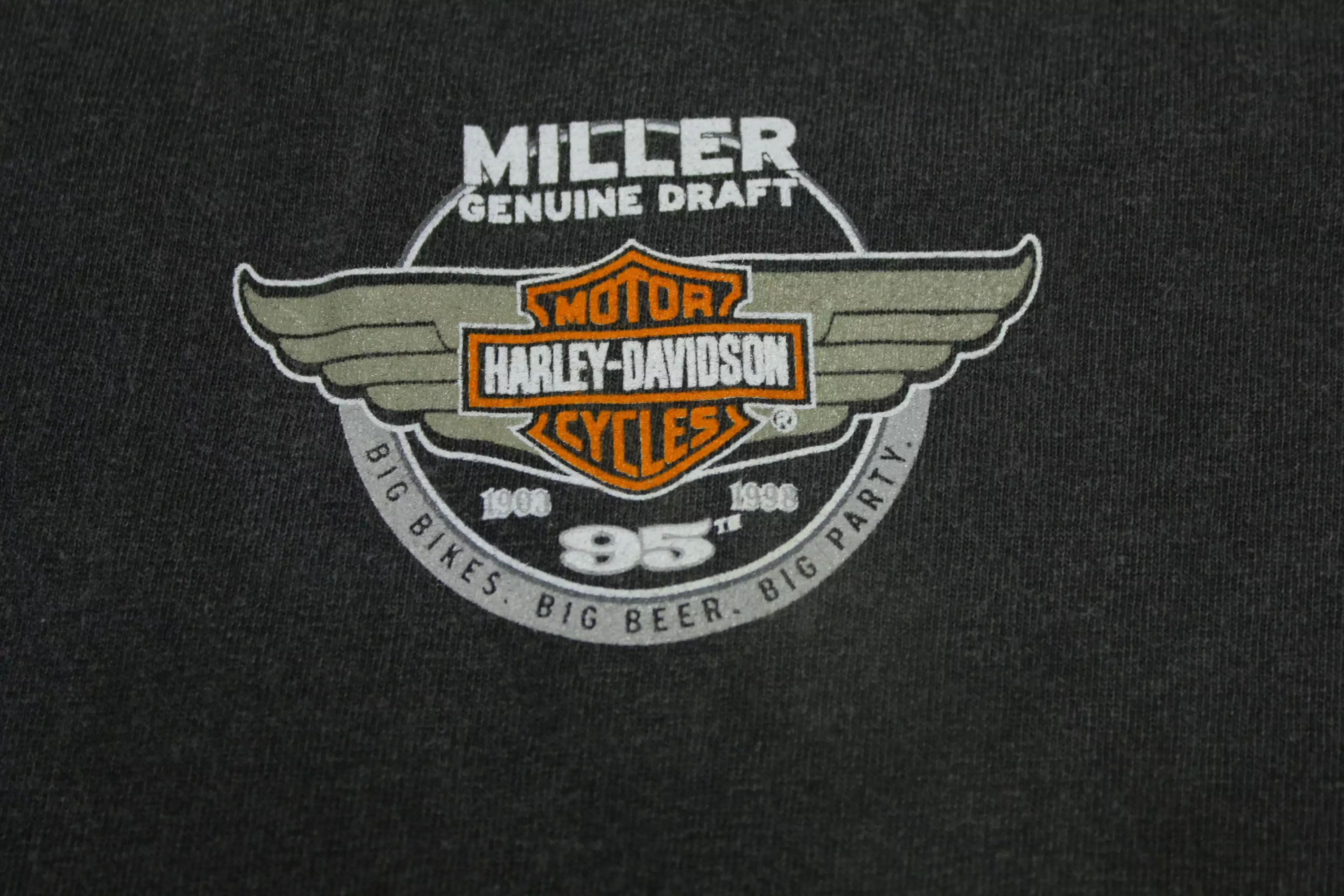 Harley Davidson 1998 Big Beer Party Bikes Vintage Miller Genuine Draft 90's T-Shirt