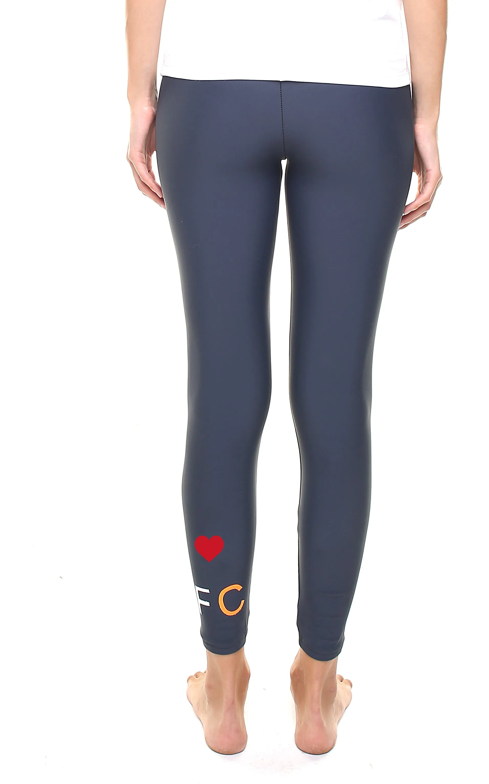 Leggings personalizzato con un cuore e lettere applicate in orizzontale