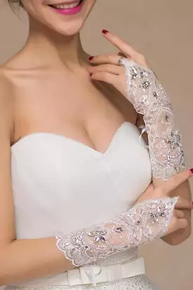 Short White Lace Wedding Gloves Wrist