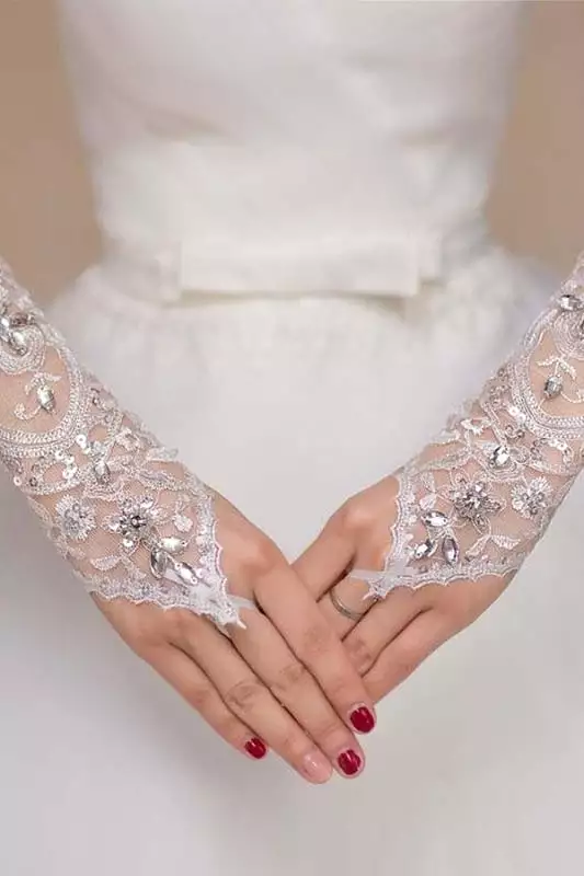 Short White Lace Wedding Gloves Wrist