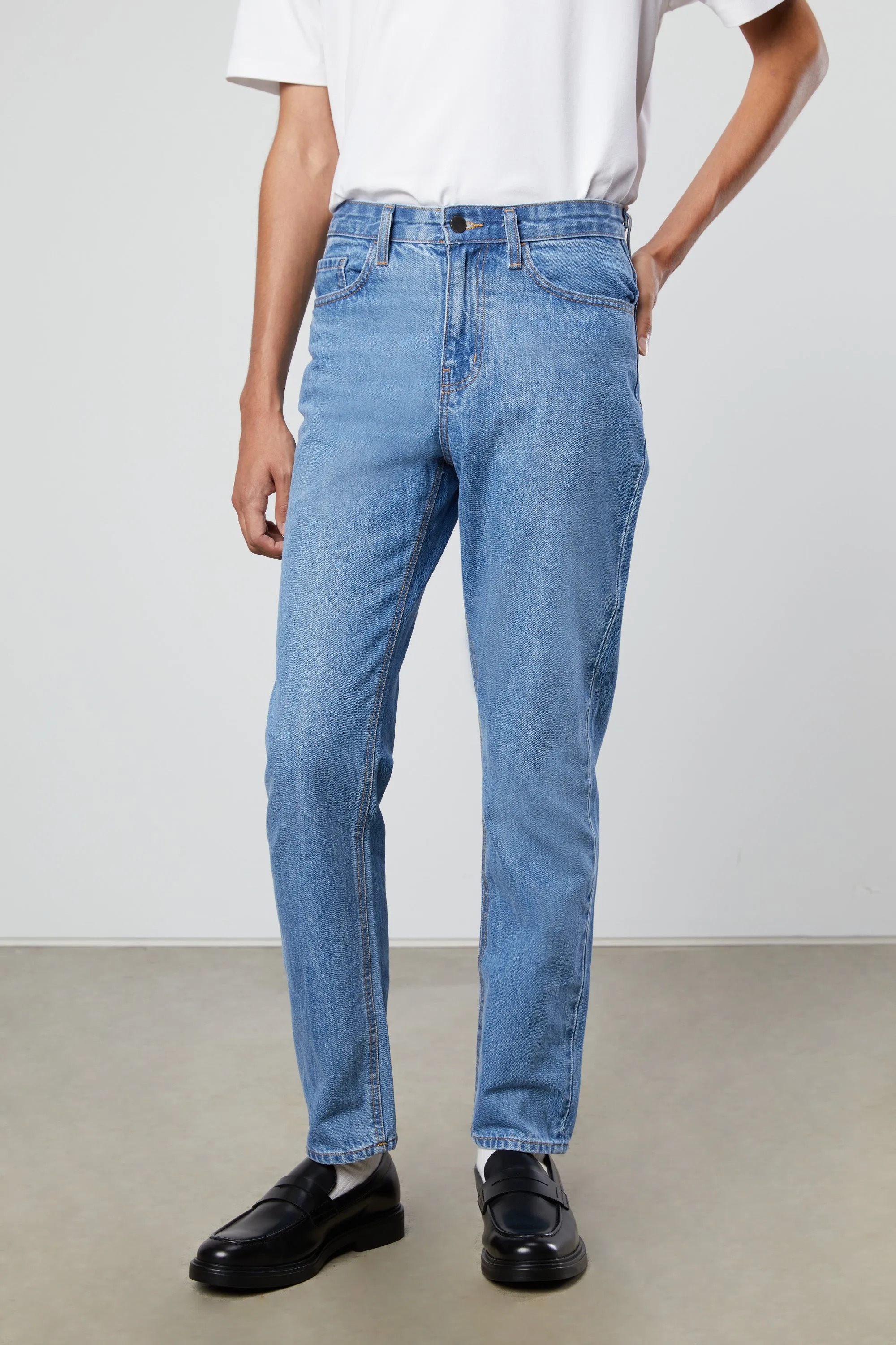 STRAIGHT LEG JEANS