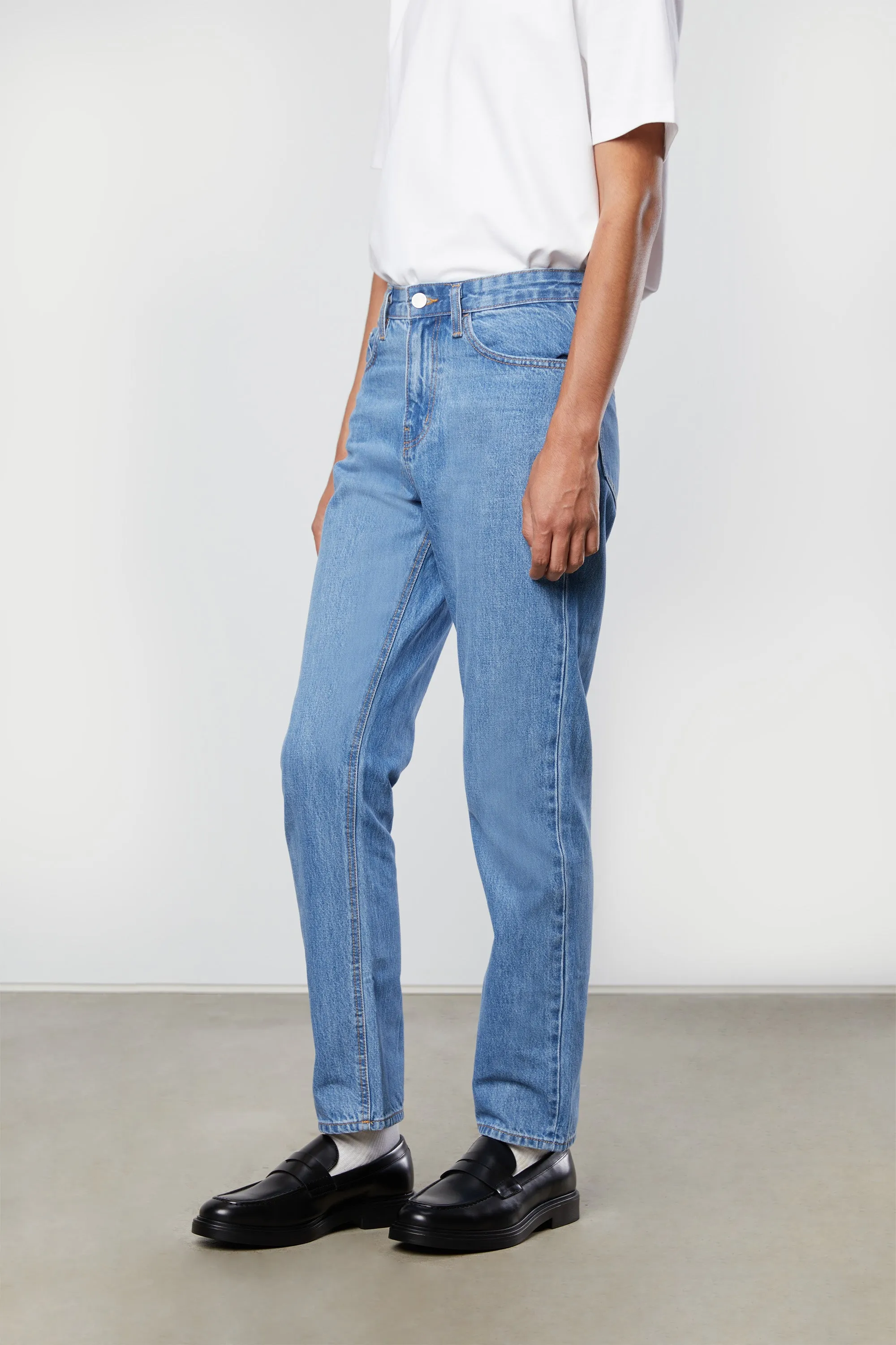 STRAIGHT LEG JEANS