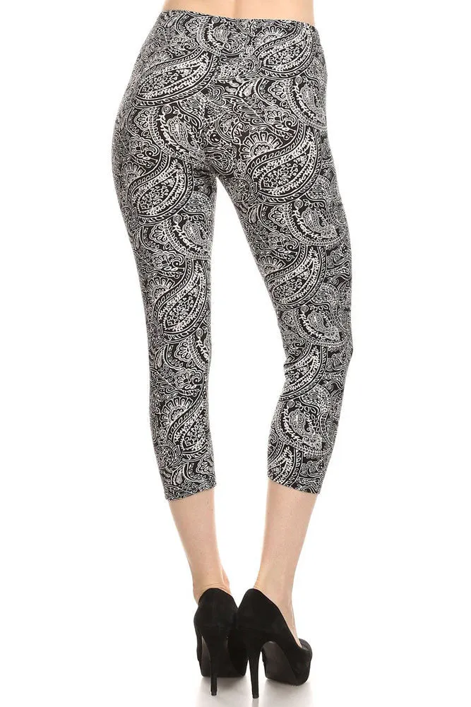 Women's Regular B&W Paisley Pattern Print Capri Leggings - Black White